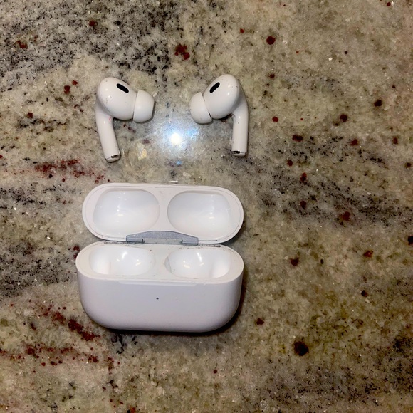 AirPod pros - Picture 1 of 4
